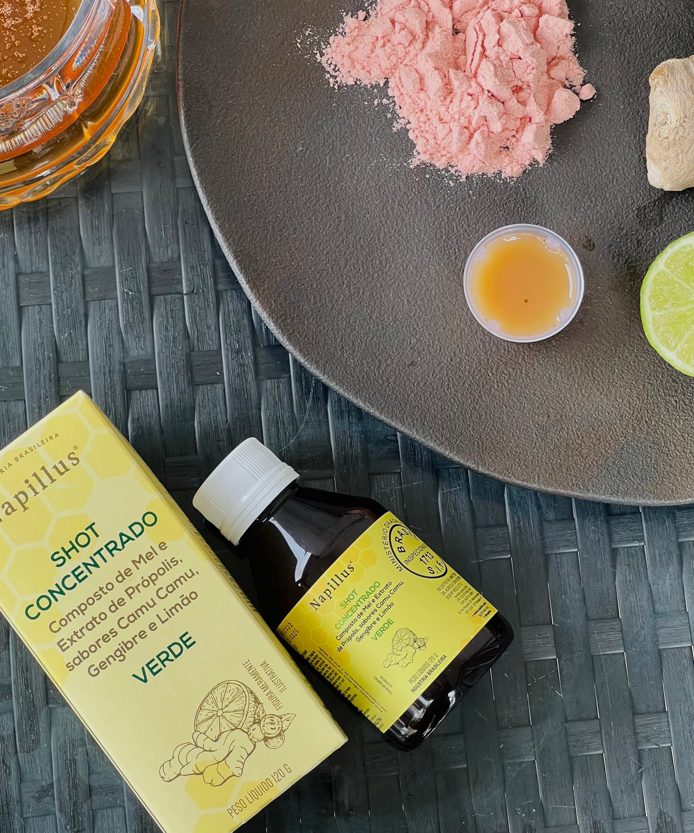 Concentrated Shot Composed of Honey and Green Propolis Extract, Camu Camu, Ginger and Lemon