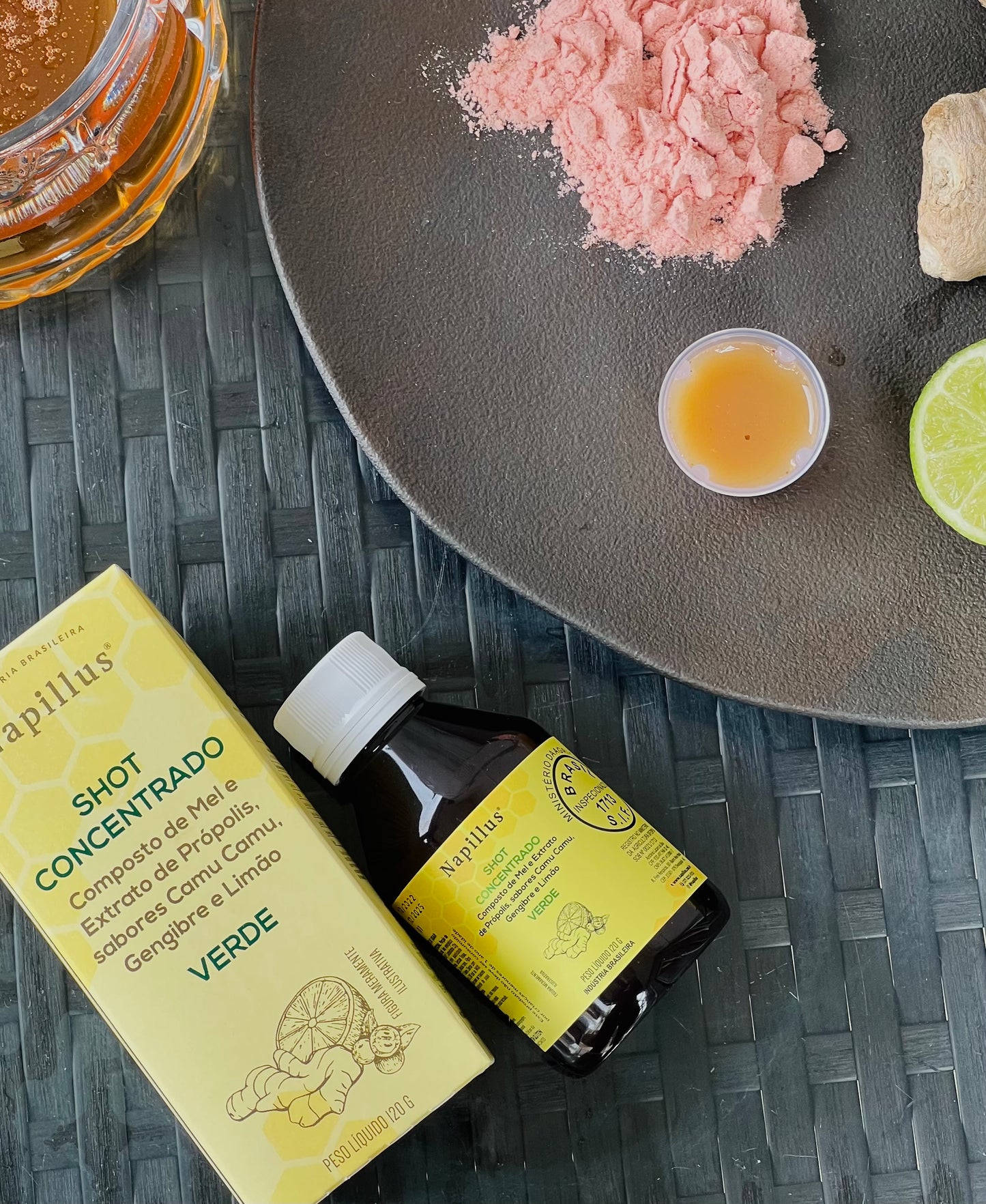 Concentrated Shot Composed of Honey and Green Propolis Extract, Camu Camu, Ginger and Lemon