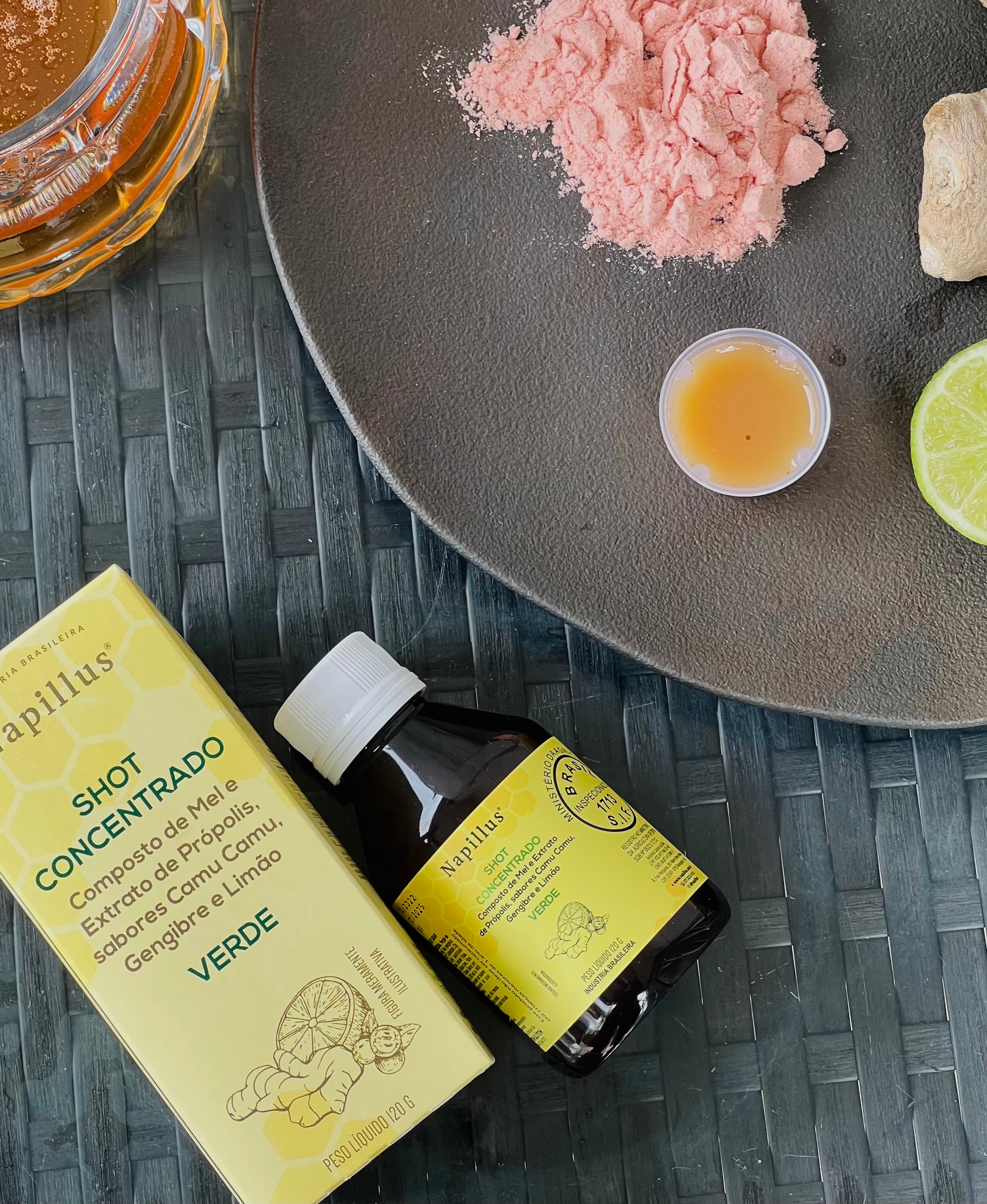Concentrated Shot Composed of Honey and Green Propolis Extract, Camu Camu, Ginger and Lemon